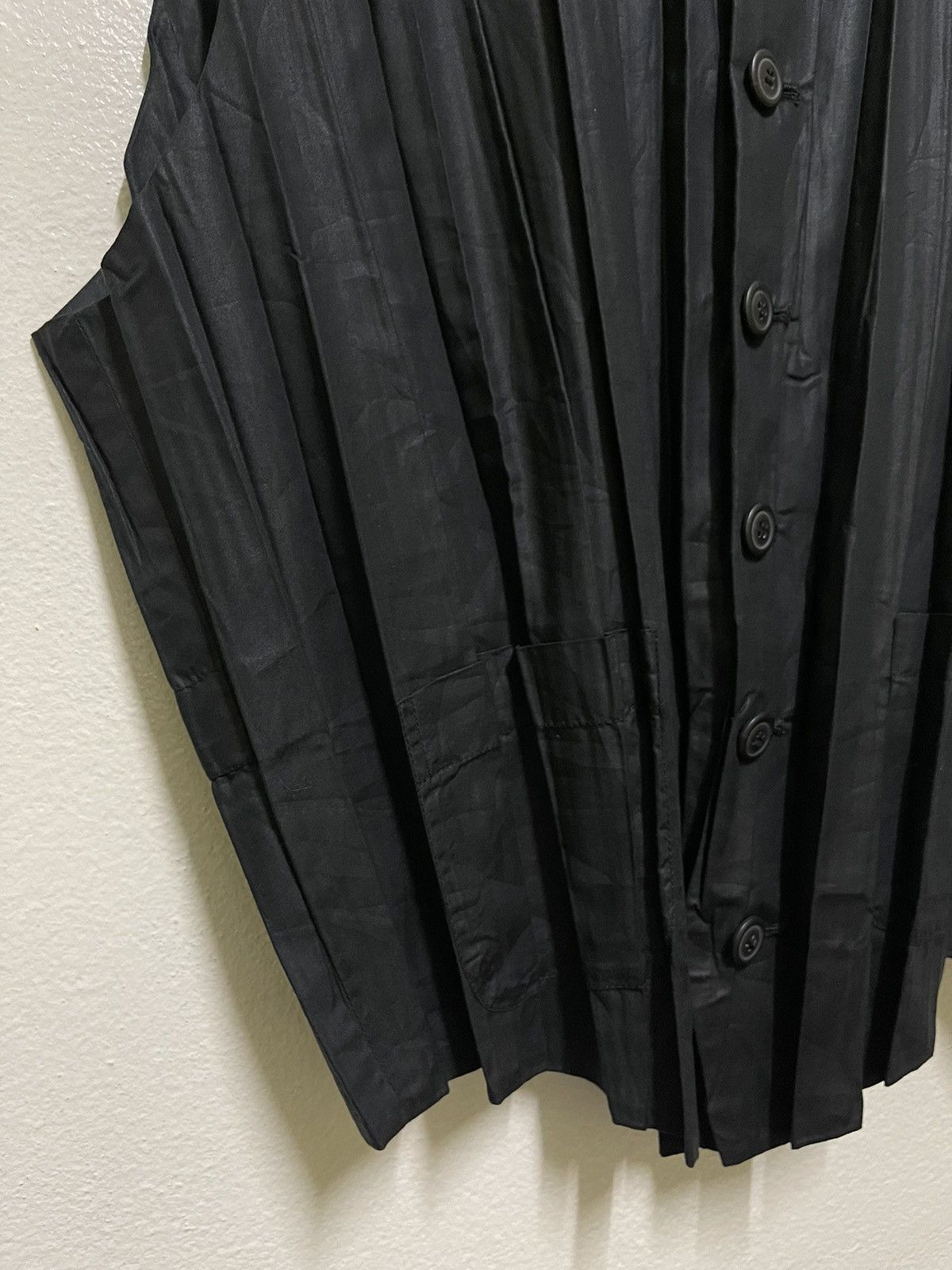 Issey Miyake × Japanese Brand Issey Miyake Men Vest Pleated Pocket Buckle Back SS1997 Size US L / EU 52-54 / 3 - 3 Thumbnail