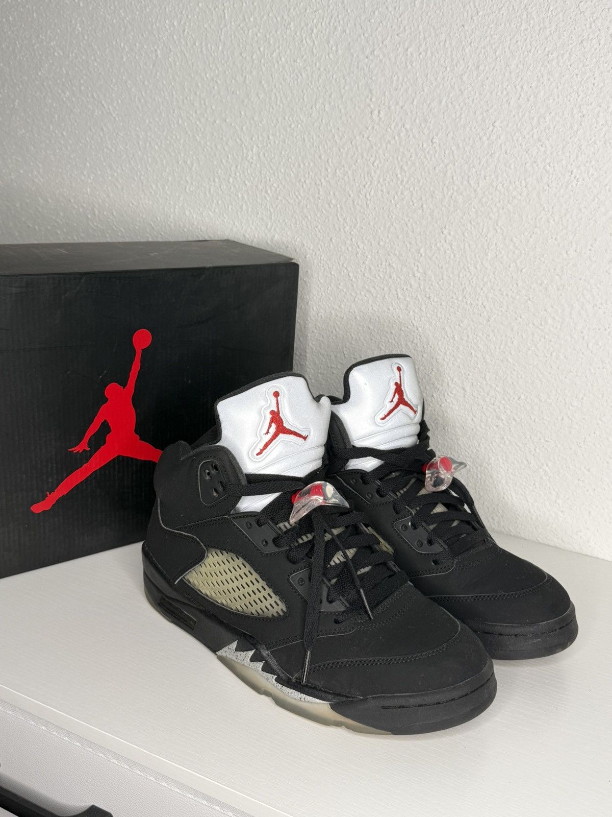 Nike Jordan 5 Retro Black Metallic 2016 Size US 9 / EU 42 - 1 Thumbnail