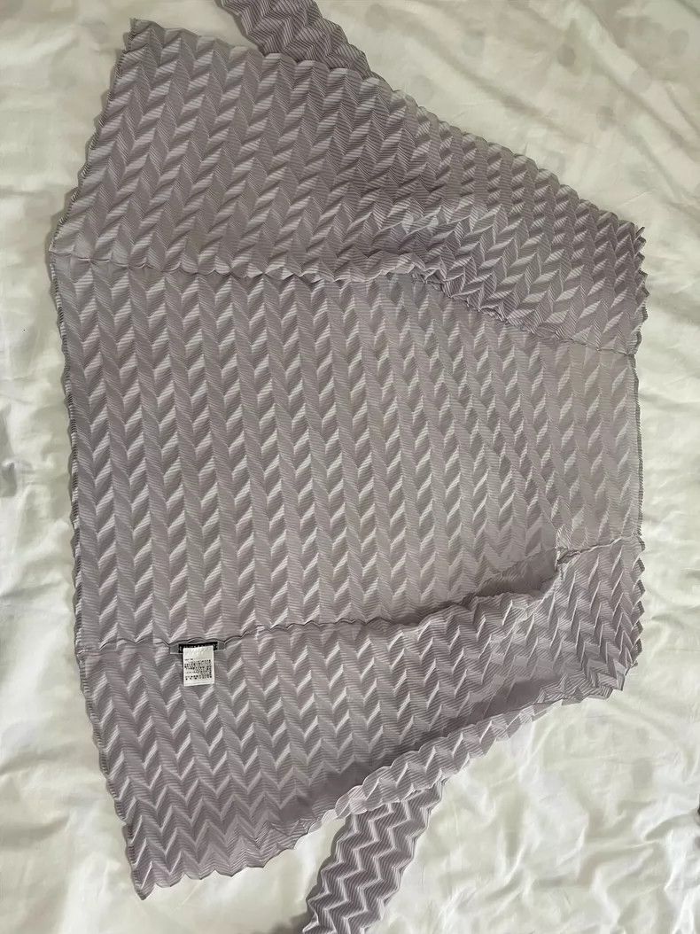 Issey Miyake Issey Miyake size:one size A light grey pleated cardigan Size S / US 4 / IT 40 - 6 Thumbnail