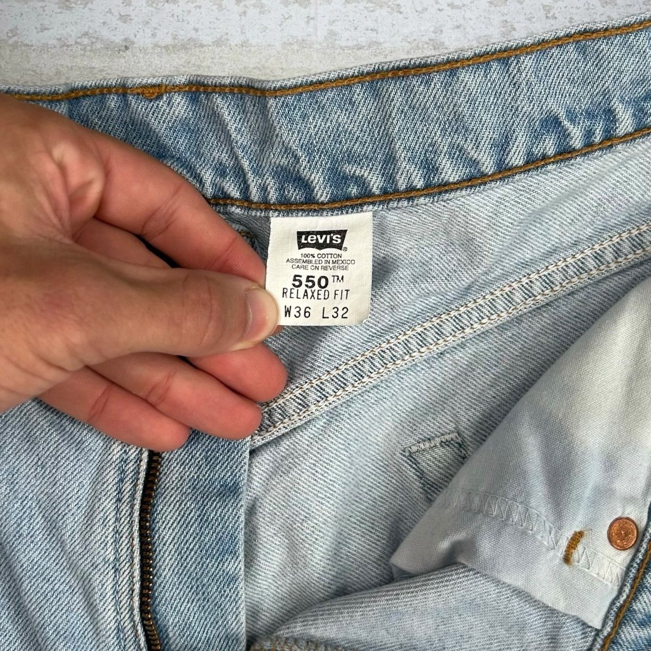 Levi's Vintage 90s Levis Jeans 550 36x32 Relaxed Light Wash Denim Size US 36 / EU 52 - 4 Thumbnail