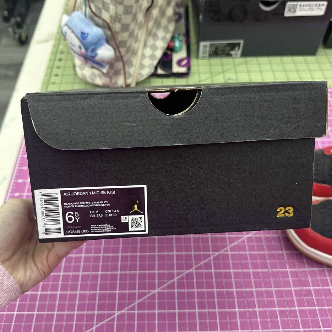 Jordan Brand Air Jordan 1 Mid Christmas SE GS Youth 6.5Y Size US 6.5 / EU 39-40 - 7 Thumbnail