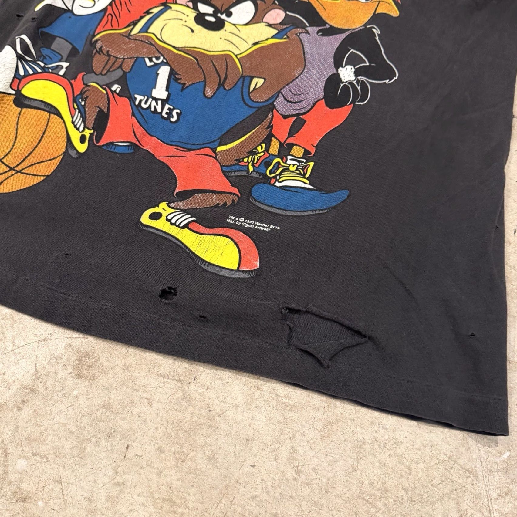 Vintage VINTAGE Looney Tunes Fab 3 T-shirt Large VTG 90s Basketball Taz Bugs Daffy Shirt Mens L Black 100% Cotton Graphic Tee" Size US L / EU 52-54 / 3 - 4 Thumbnail
