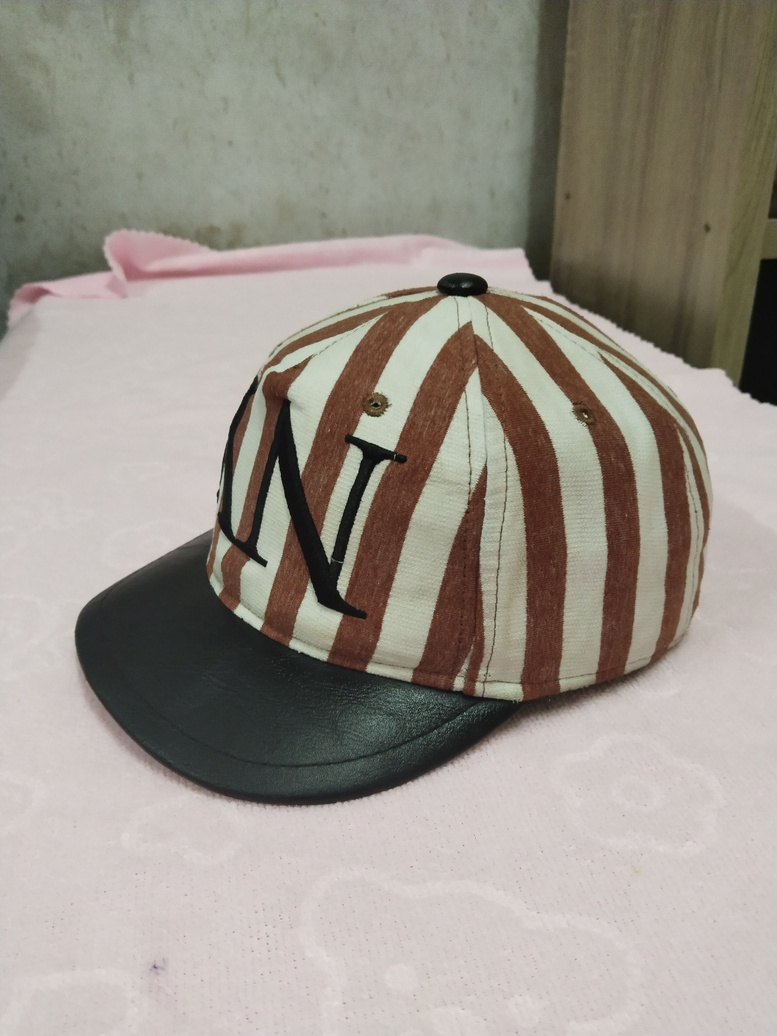 Japanese Brand RARE NY UPSIDE DOWN LETTER SHORT BRIM CAP Size ONE SIZE - 3 Thumbnail