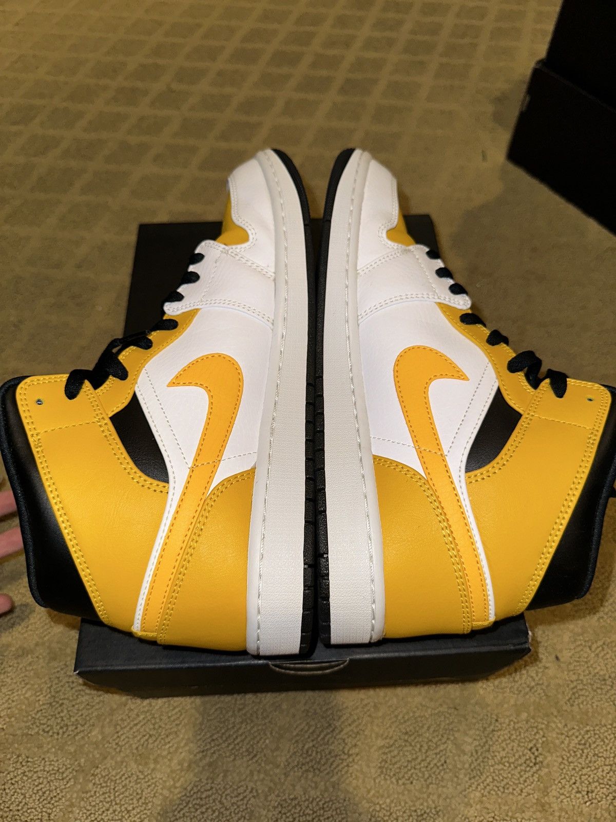Jordan Brand × Nike Air Jordan 1 mid “university gold” Size US 10.5 / EU 43-44 - 6 Thumbnail