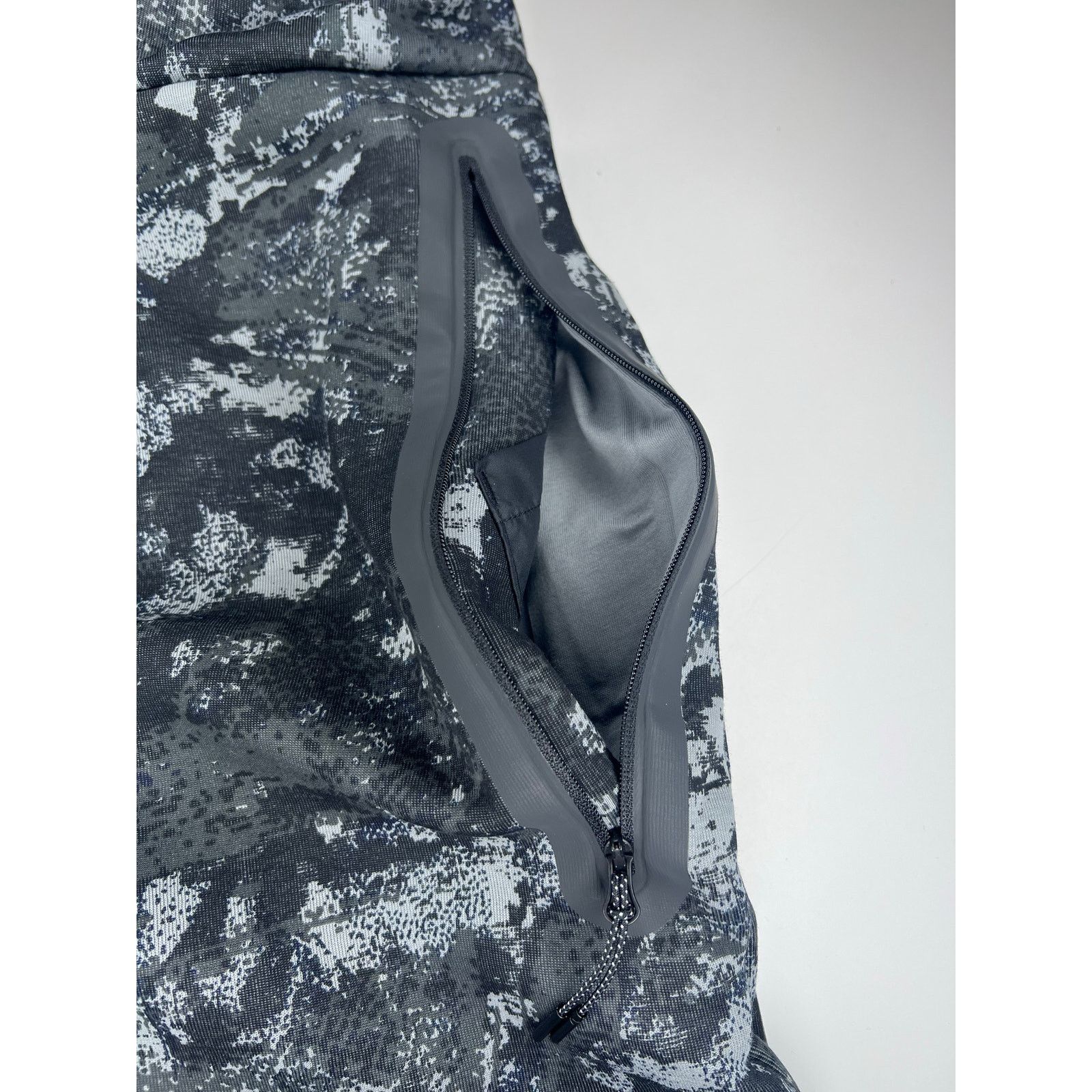 Nike Nike Tech Fleece Men’s Black Grey Camo Jogger Pants Size US 36 / EU 52 - 5 Thumbnail