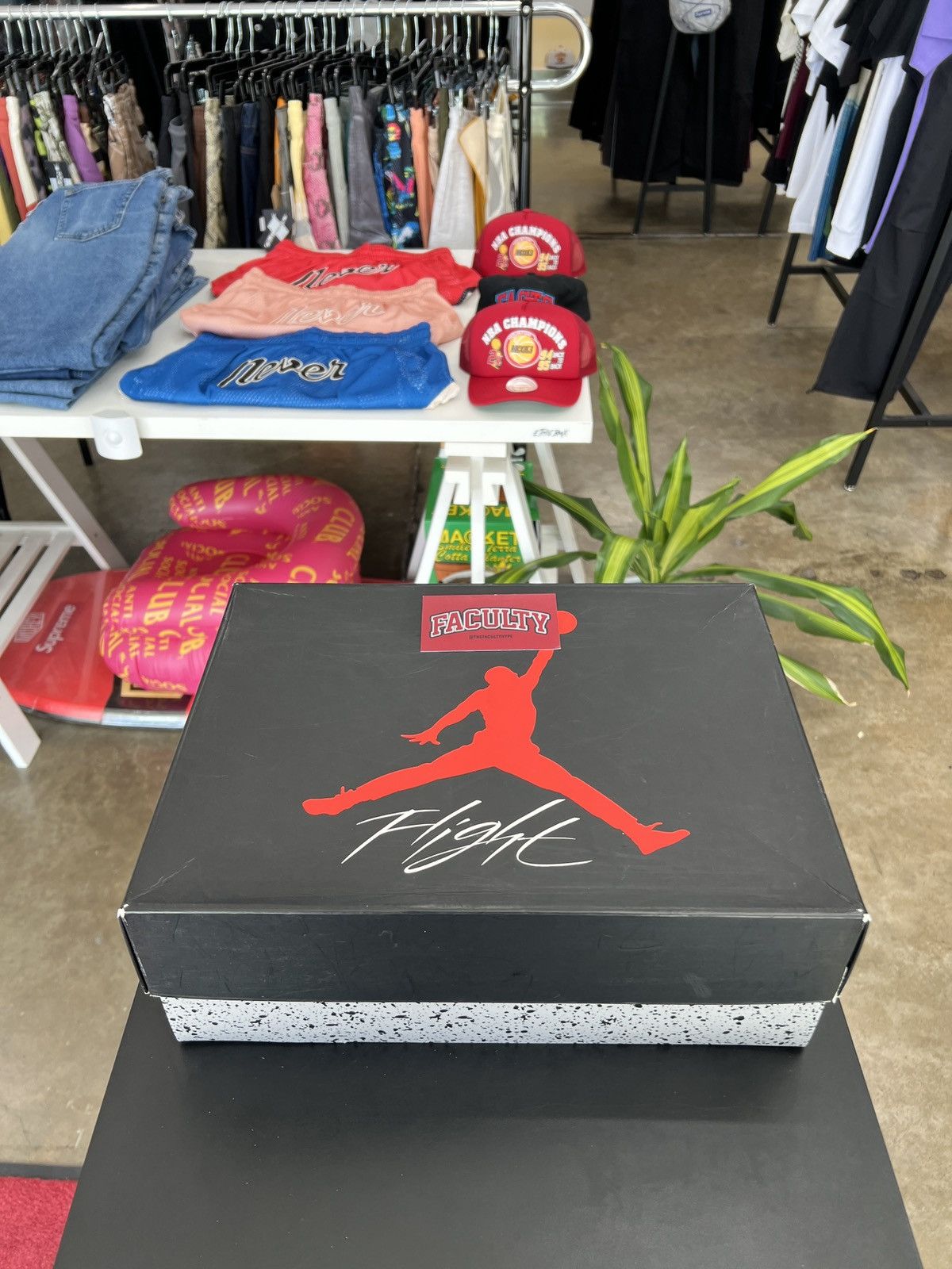 Jordan Brand Air Jordan 4 Bred Sz. 12 (2019) Size US 12 / EU 45 - 13 Thumbnail