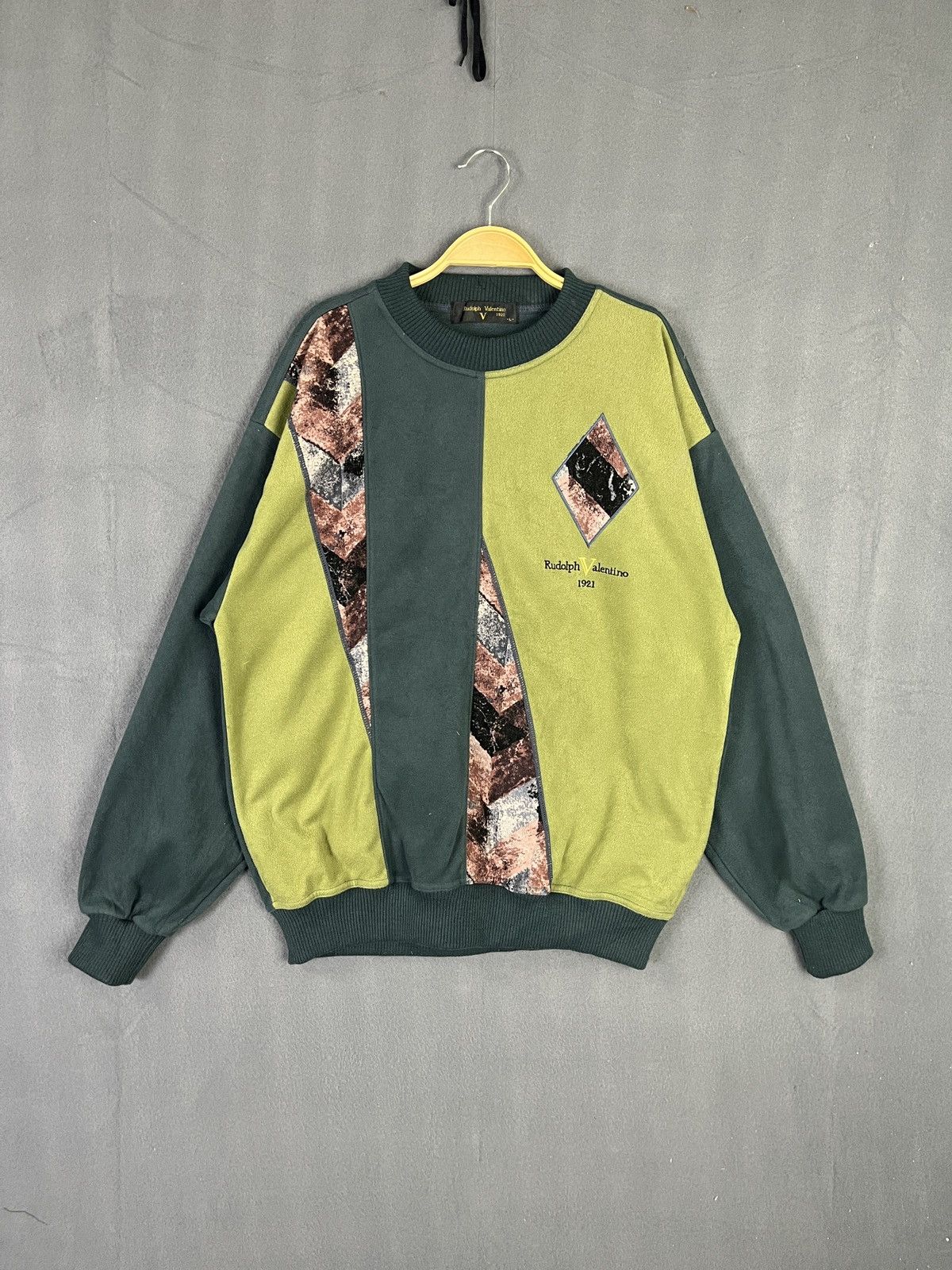 Vintage Vintage Rudolph Valentino Patchwork Sweatshirt Size US L / EU 52-54 / 3 - 1 Thumbnail