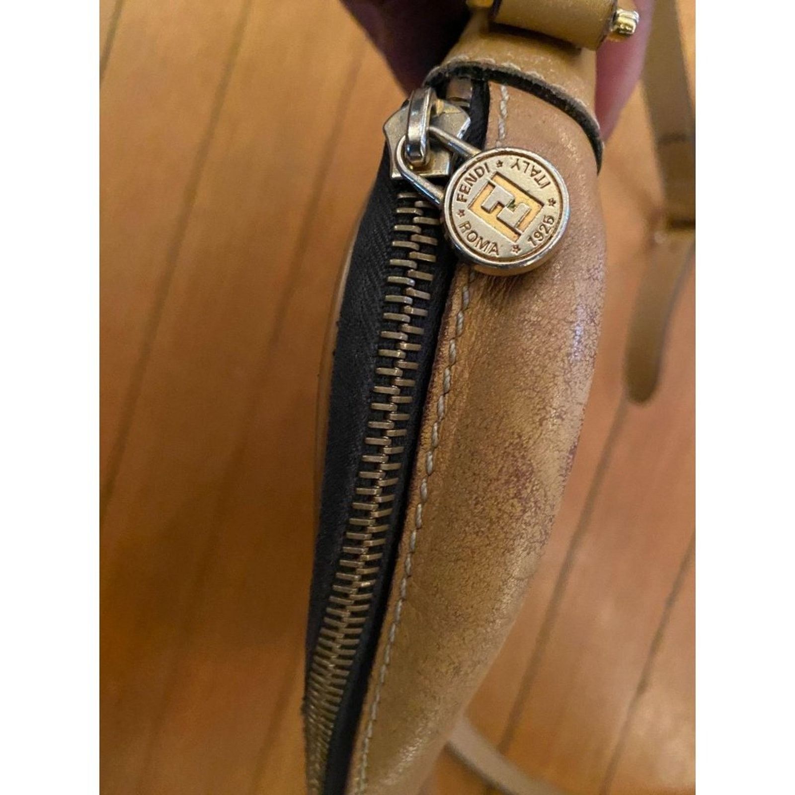 Fendi Fendi Stripe Leather Crossbody Handbag Size ONE SIZE - 4 Thumbnail