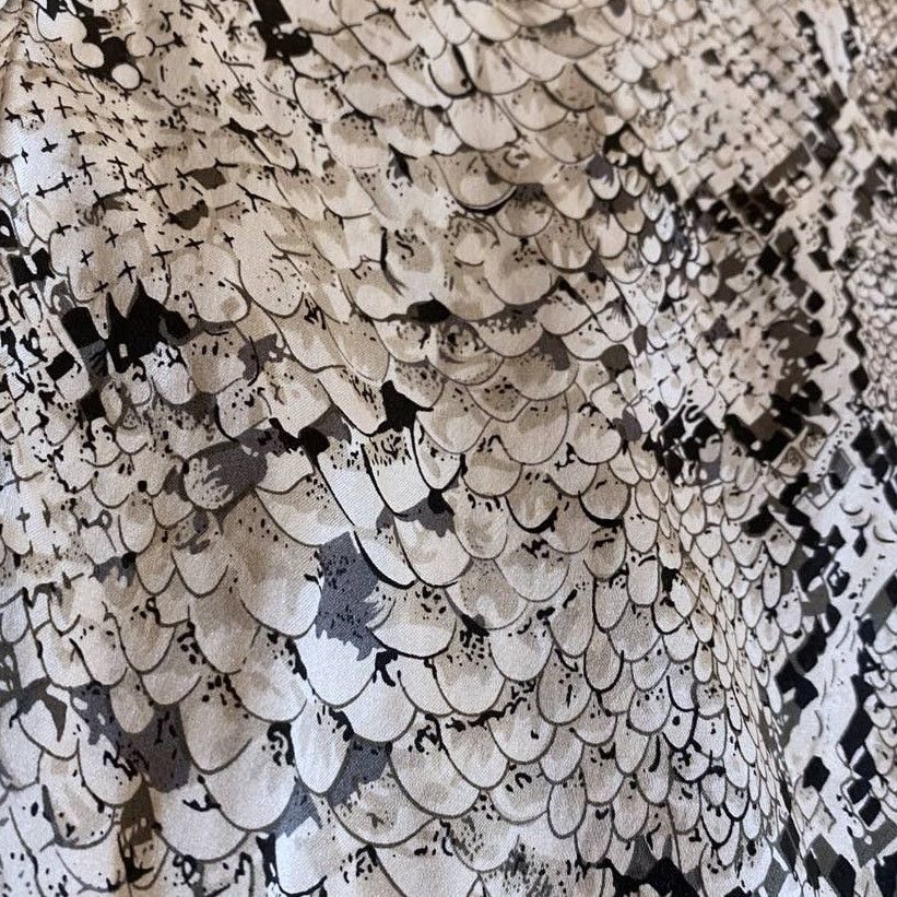 Equipment Equipment Femme 100% Silk Gray Snake Print Button Shirt L Size L / US 10 / IT 46 - 2 Thumbnail