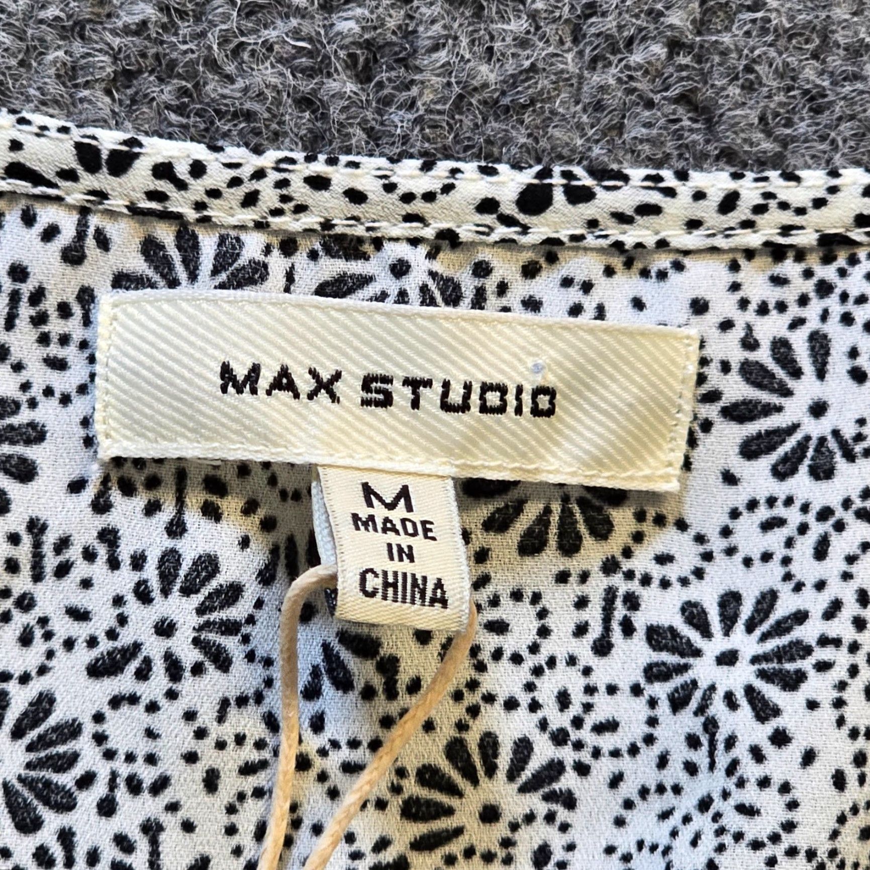 Vintage Max Studio Top Womens Size Medium White Black Floral Belted V Neck Career Casual Size M / US 6-8 / IT 42-44 - 5 Thumbnail