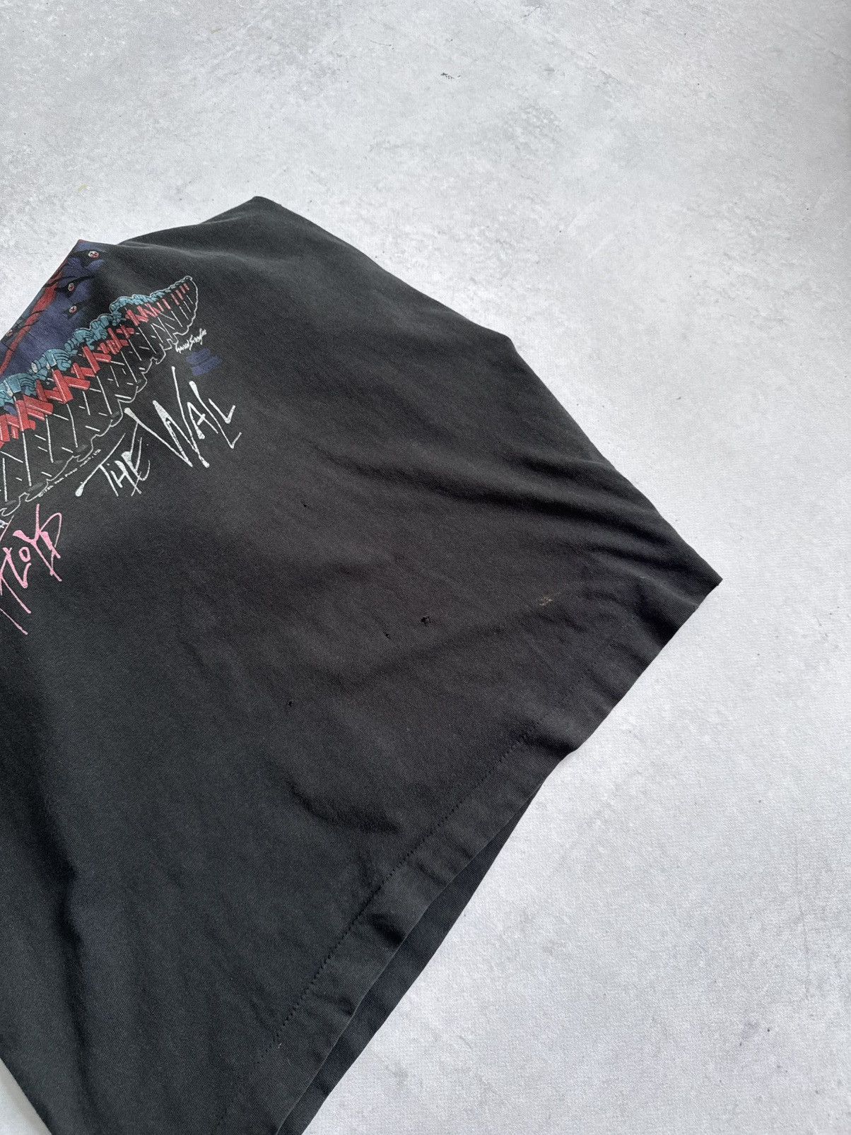Other Vintage Pink Floyd The Wall 1982 Rare Rock Band Tee Faded Size US L / EU 52-54 / 3 - 7 Thumbnail