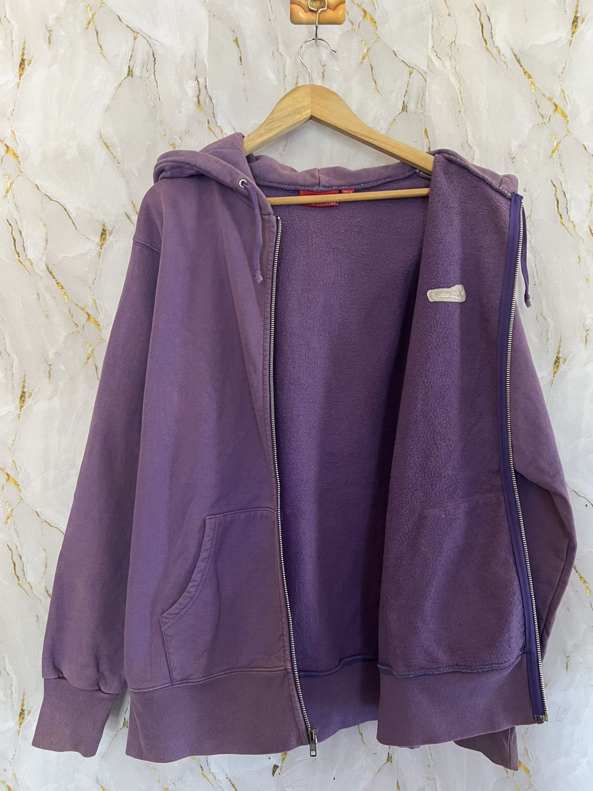Supreme 🔥 Supreme Hoodie – Iconic Small Logo, Streetwear Essential! Size US L / EU 52-54 / 3 - 3 Thumbnail