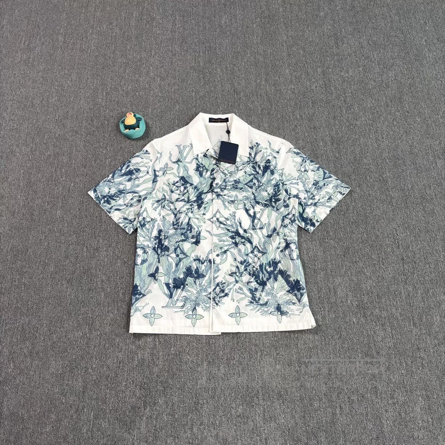 Louis Vuitton LV Seagrass Print Short-Sleeve Shirt. Size US M / EU 48-50 / 2 - 1 Thumbnail