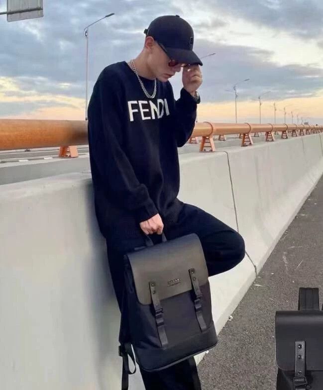 Fendi FENDI Black logo letter inlaid crewneck long-sleeve knit s Size US M / EU 48-50 / 2 - 8 Thumbnail