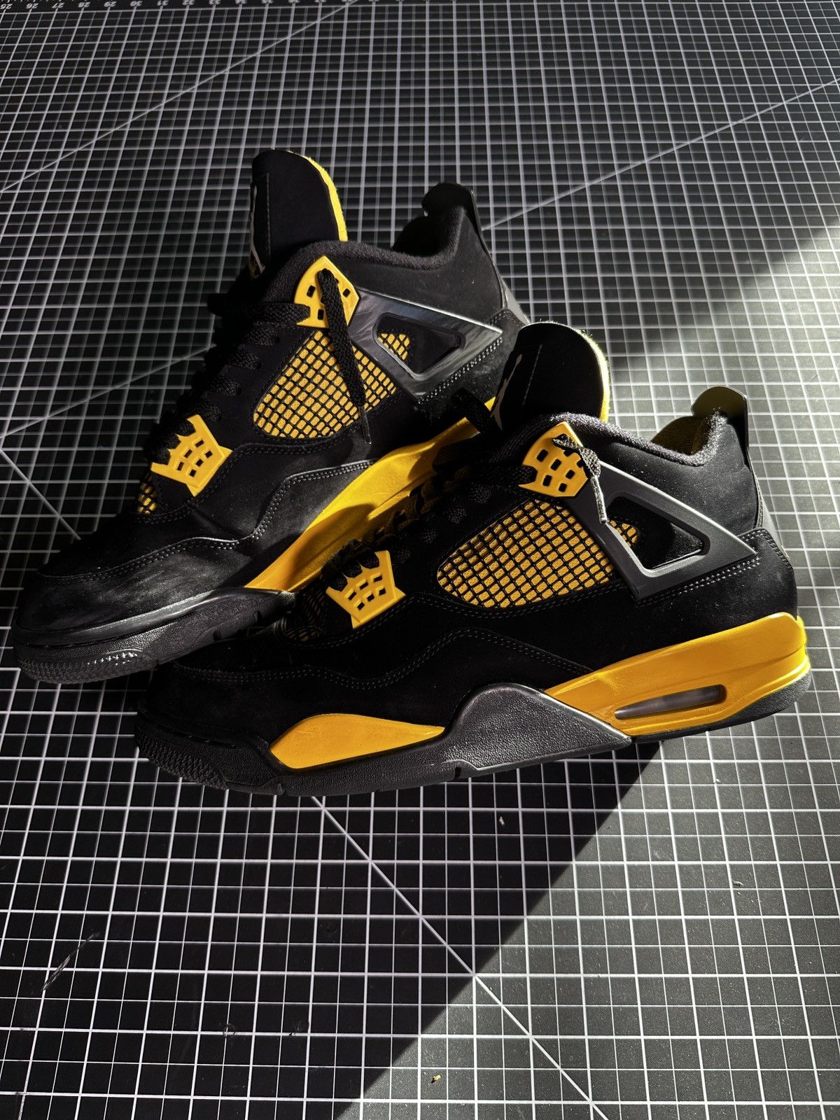 Nike Nike Air Jordan 4 Thunder Retro Size US 13 / EU 46 - 3 Thumbnail