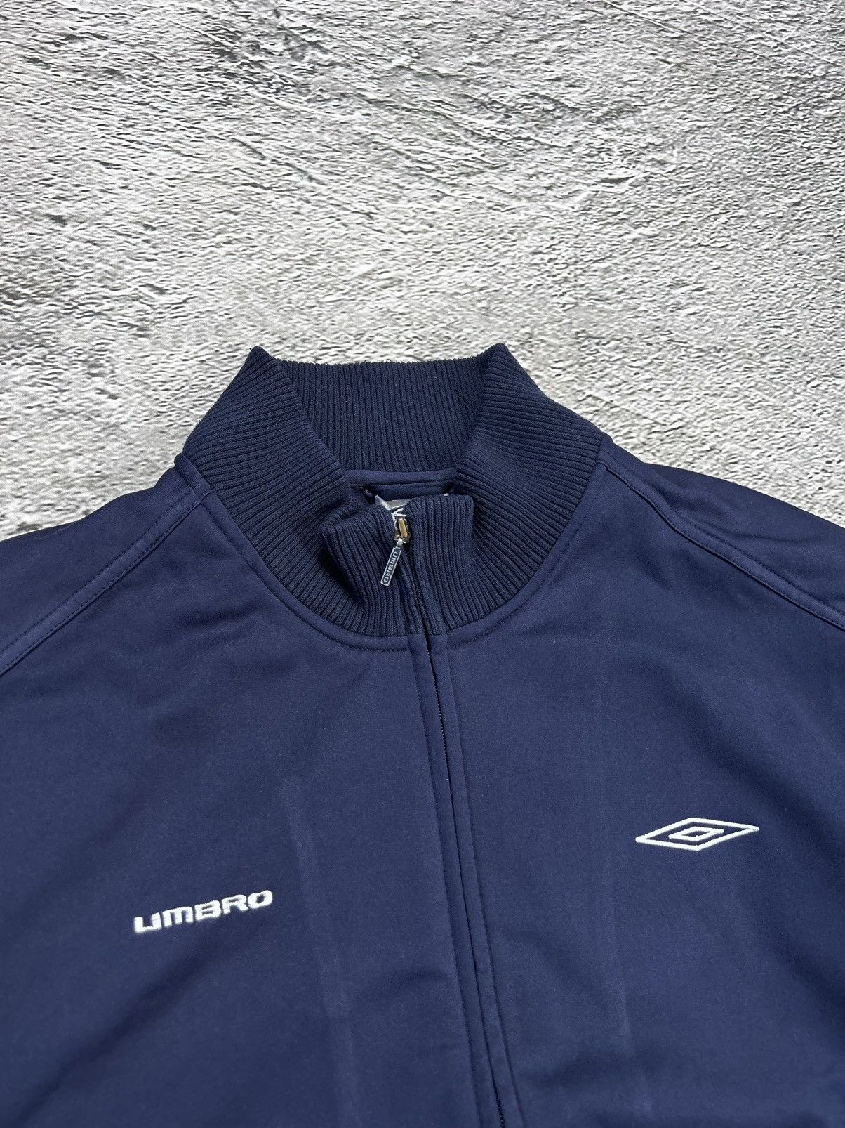 Umbro Umbro vintage track jacket zip sweatshirt navy big logo Y2K Size US L / EU 52-54 / 3 - 2 Thumbnail