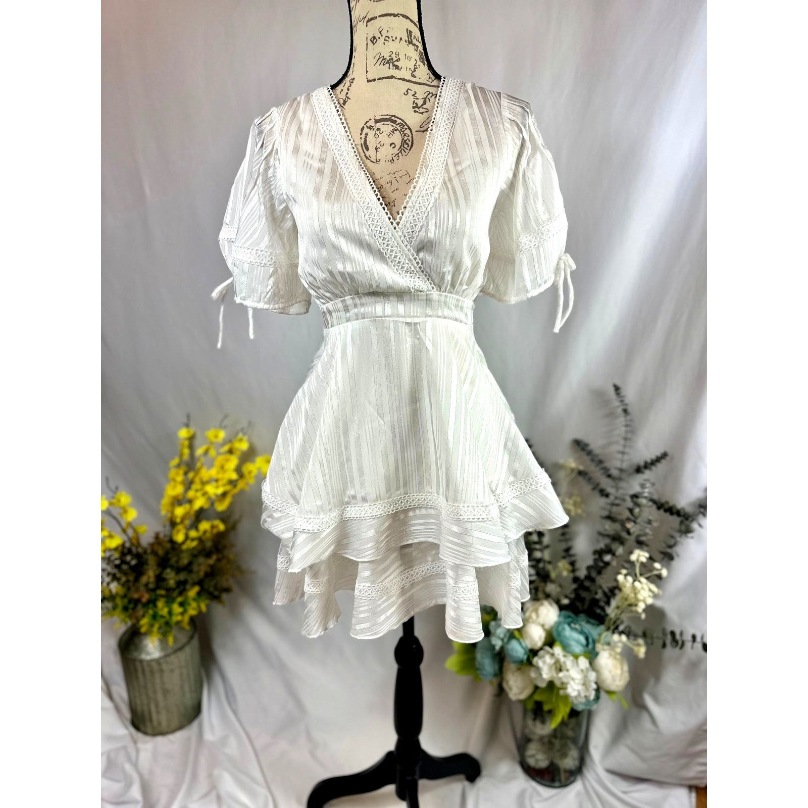 Other Lulu's Adorable Essence Striped Mini Dress White XS Size XS / US 0-2 / IT 36-38 - 9 Thumbnail