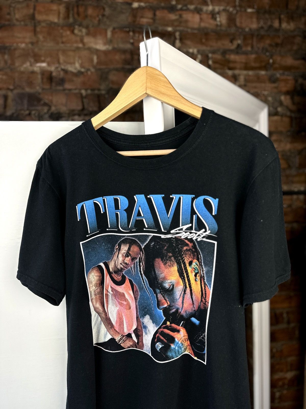 Travis Scott × Vintage Vintage Men’s Shirts Travis Scott Big Logo Black Size: S/M Size US S / EU 44-46 / 1 - 2 Thumbnail