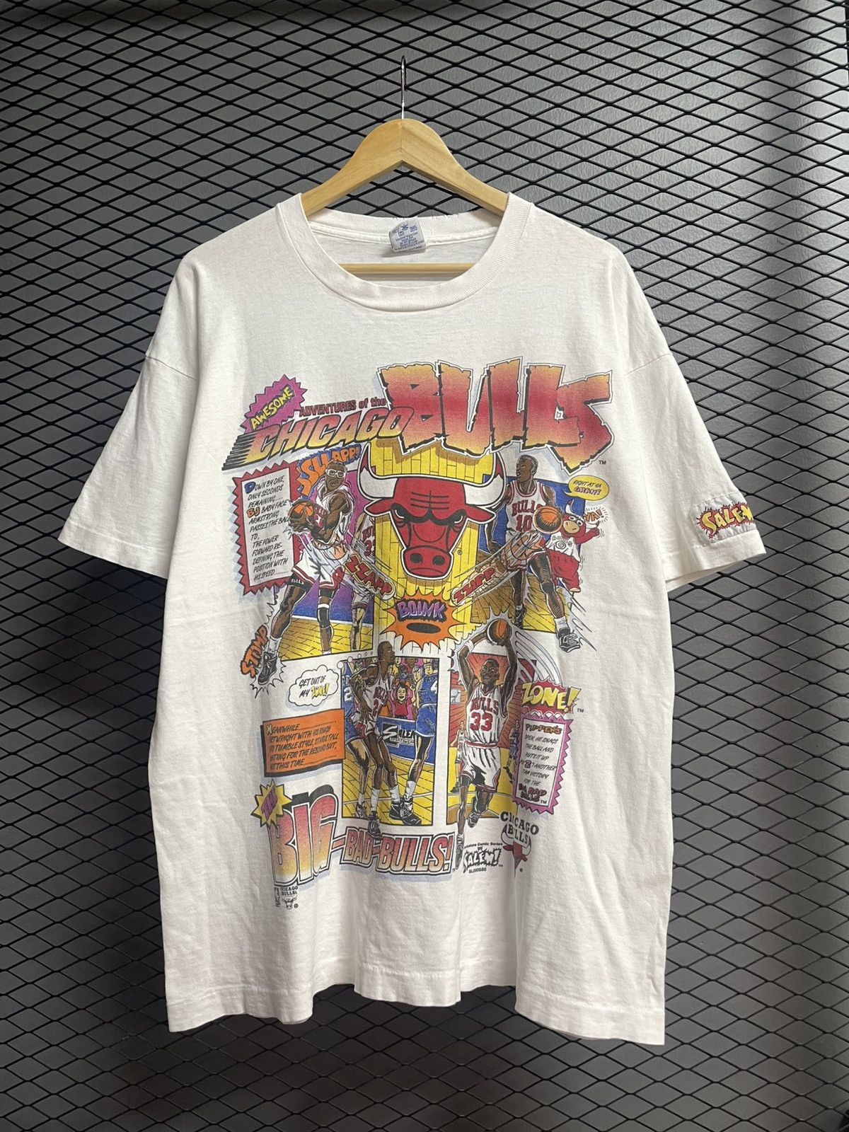 NBA Vintage 90s NBA Salem Chicago Bull Comic T-Shirt. Size US XL / EU 56 / 4 - 1 Thumbnail