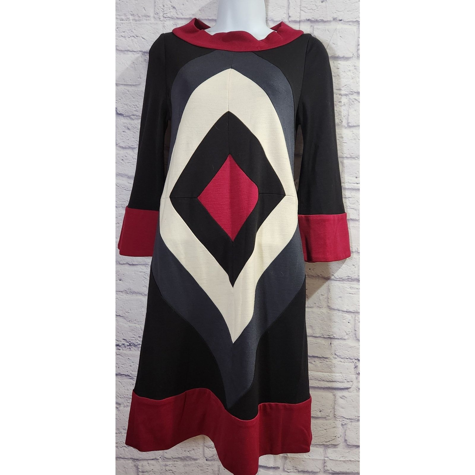 Diane von Furstenberg Diane Von Furstenberg Black Burgundy Color Block Dress 6 Size M / US 6-8 / IT 42-44 - 1 Thumbnail