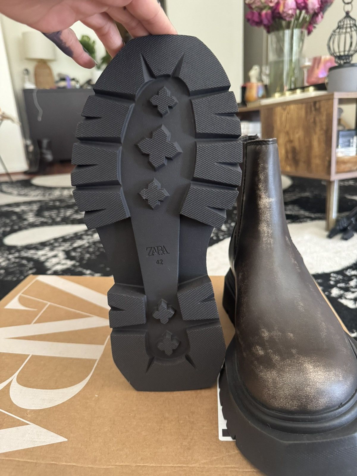 Zara Chunky distressed chelsea boots Size US 9 / EU 42 - 2 Thumbnail
