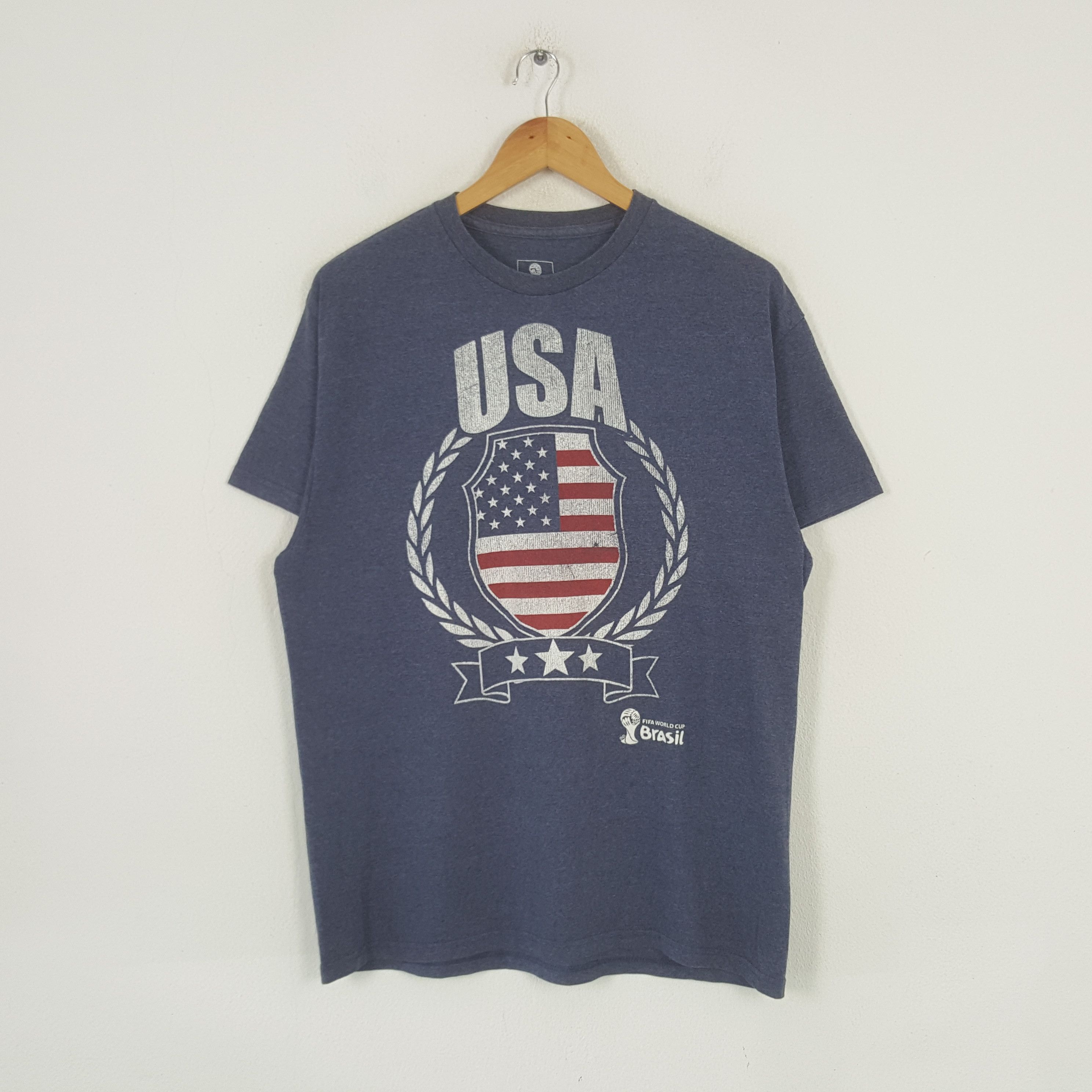 Vintage Vintage USA Fifa World Cup Brasil Soccer Tshirt C285N34 Size US L / EU 52-54 / 3 - 1 Thumbnail