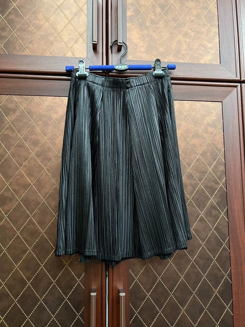 Issey Miyake Issey Miyake Honor black skirt Size 25" / US 0 / IT 36 - 1 Thumbnail