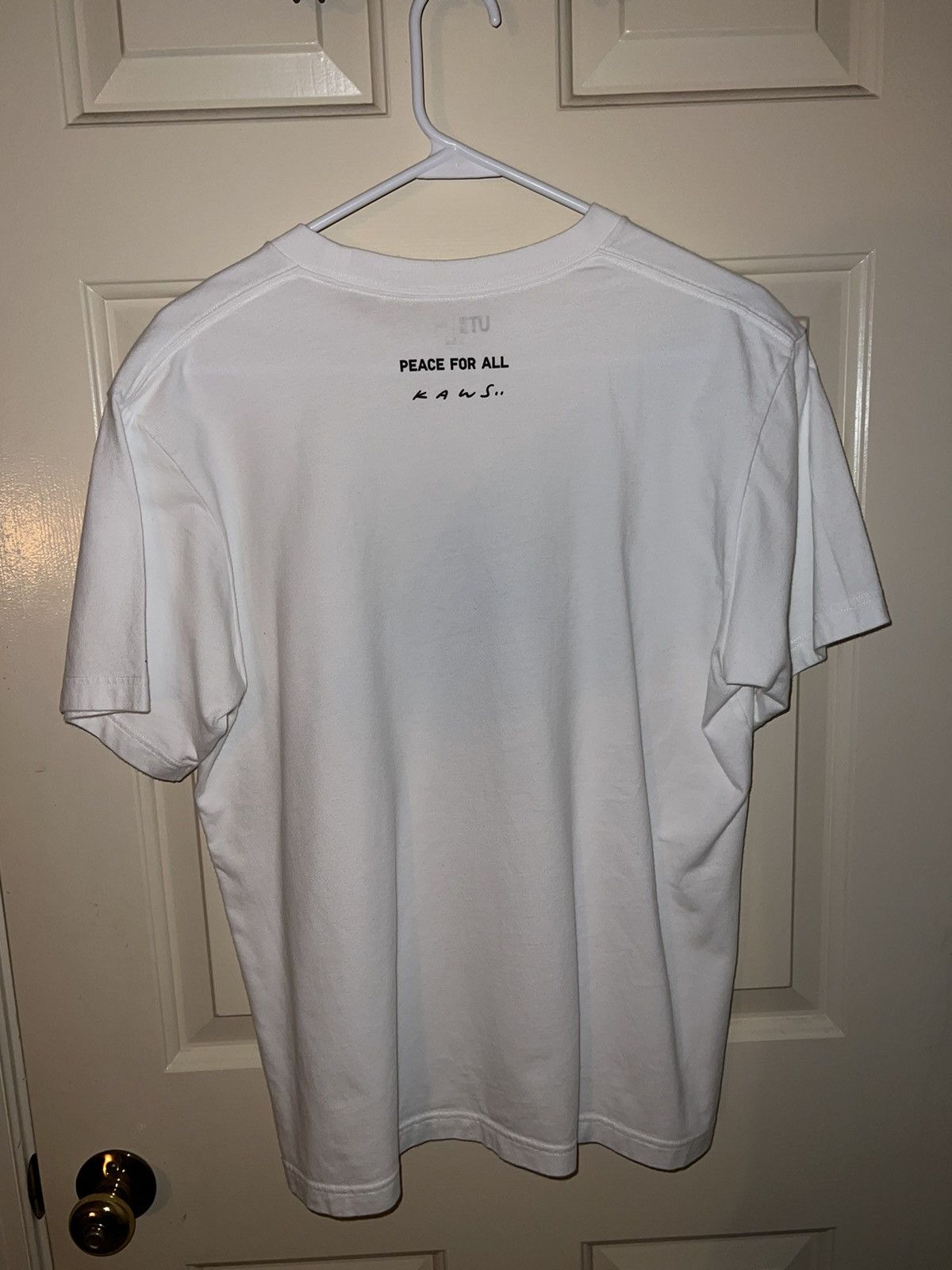 Kaws × Uniqlo Kaws x Uniqlo Size US M / EU 48-50 / 2 - 2 Thumbnail