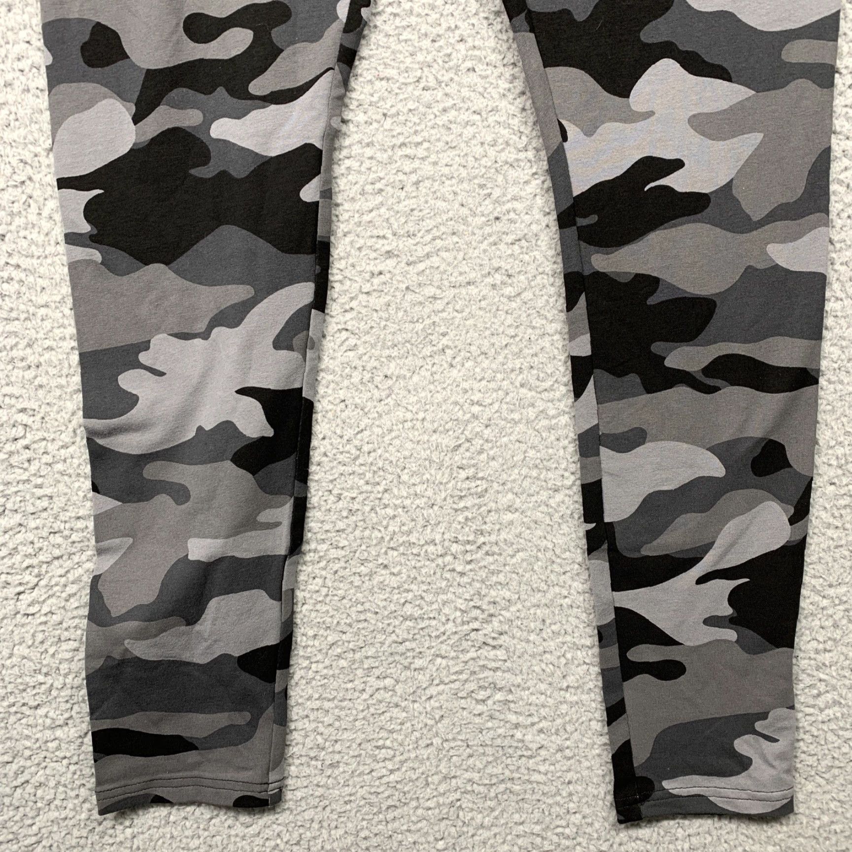 Vintage Wild Fable Women's High Rise Leggings Gray Camo Size Large NWT Top Pick for Yoga Workout NWT Size 36" / US 14 / IT 50 - 3 Thumbnail