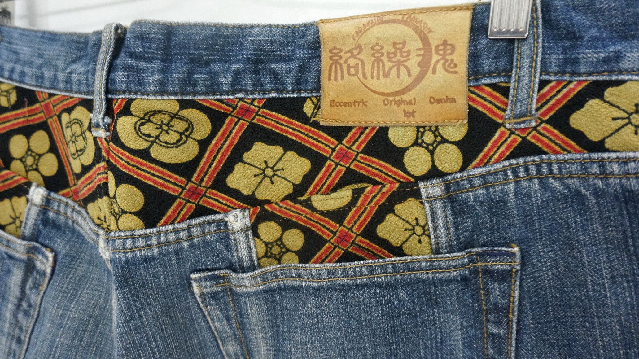 Japanese Brand 🌸🌸Rare Karakuri Tamashi Koi Embroidery Vintage Jeans Size US 40 / EU 56 - 7 Thumbnail