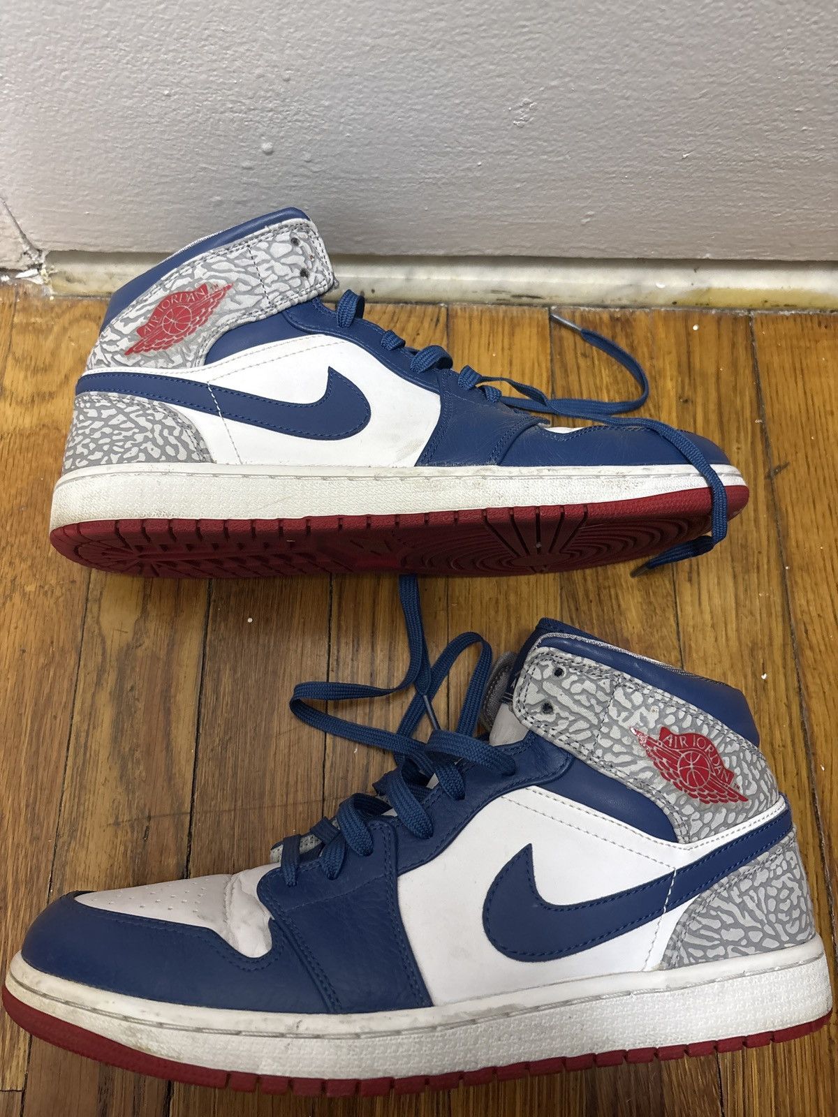Jordan Brand Jordan 1 Retro Mid True Blue Size US 11 / EU 44 - 1 Thumbnail