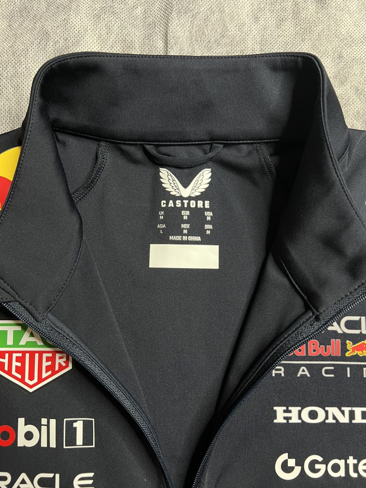Castore Oracle Red Bull Racing 2025 Team 1/4 3 Zip Midlayer Castore Size US M / EU 48-50 / 2 - 14 Thumbnail