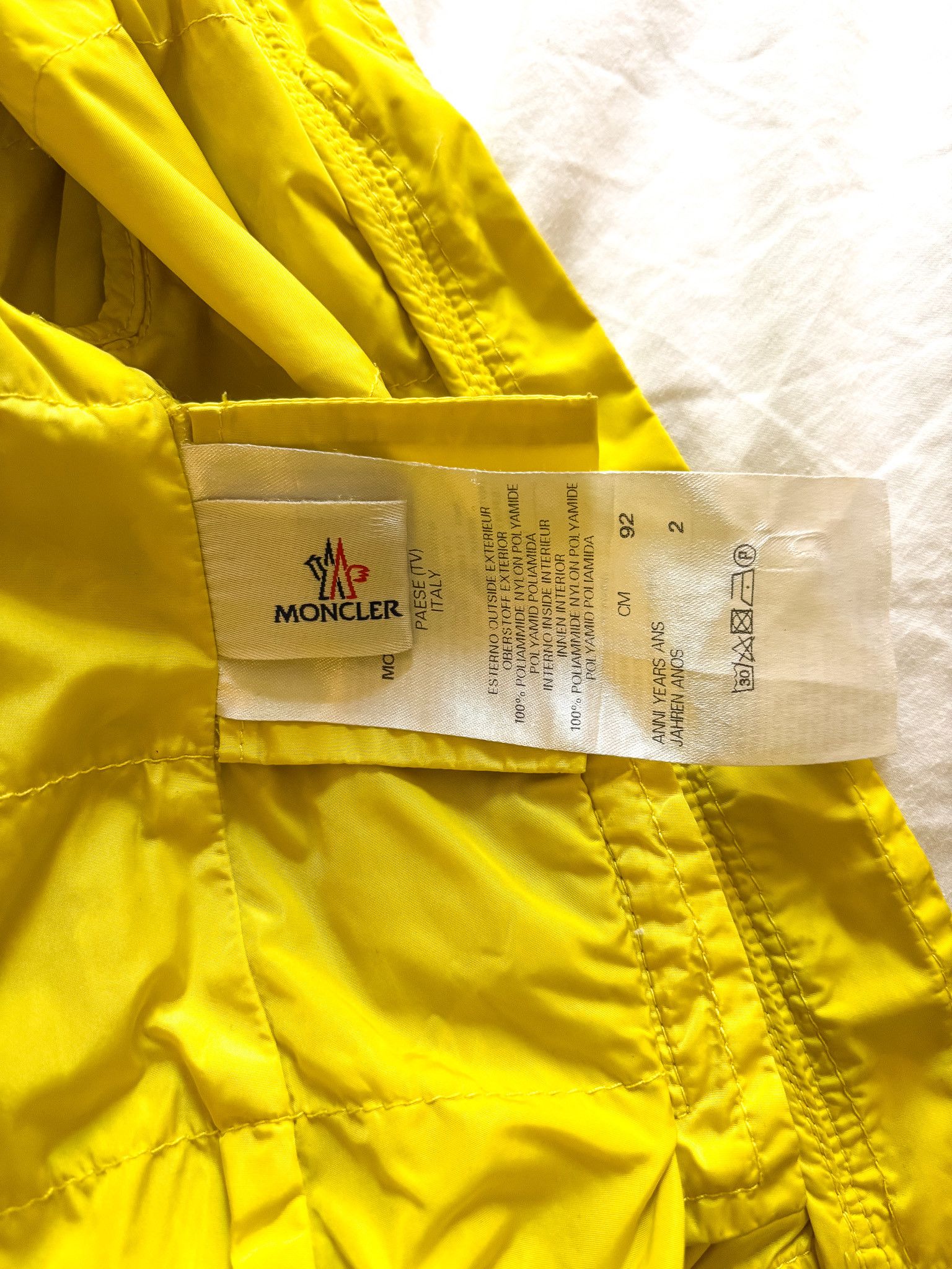 Moncler Moncler yellow puffer jacket kids Size US XXS / EU 40 - 8 Thumbnail
