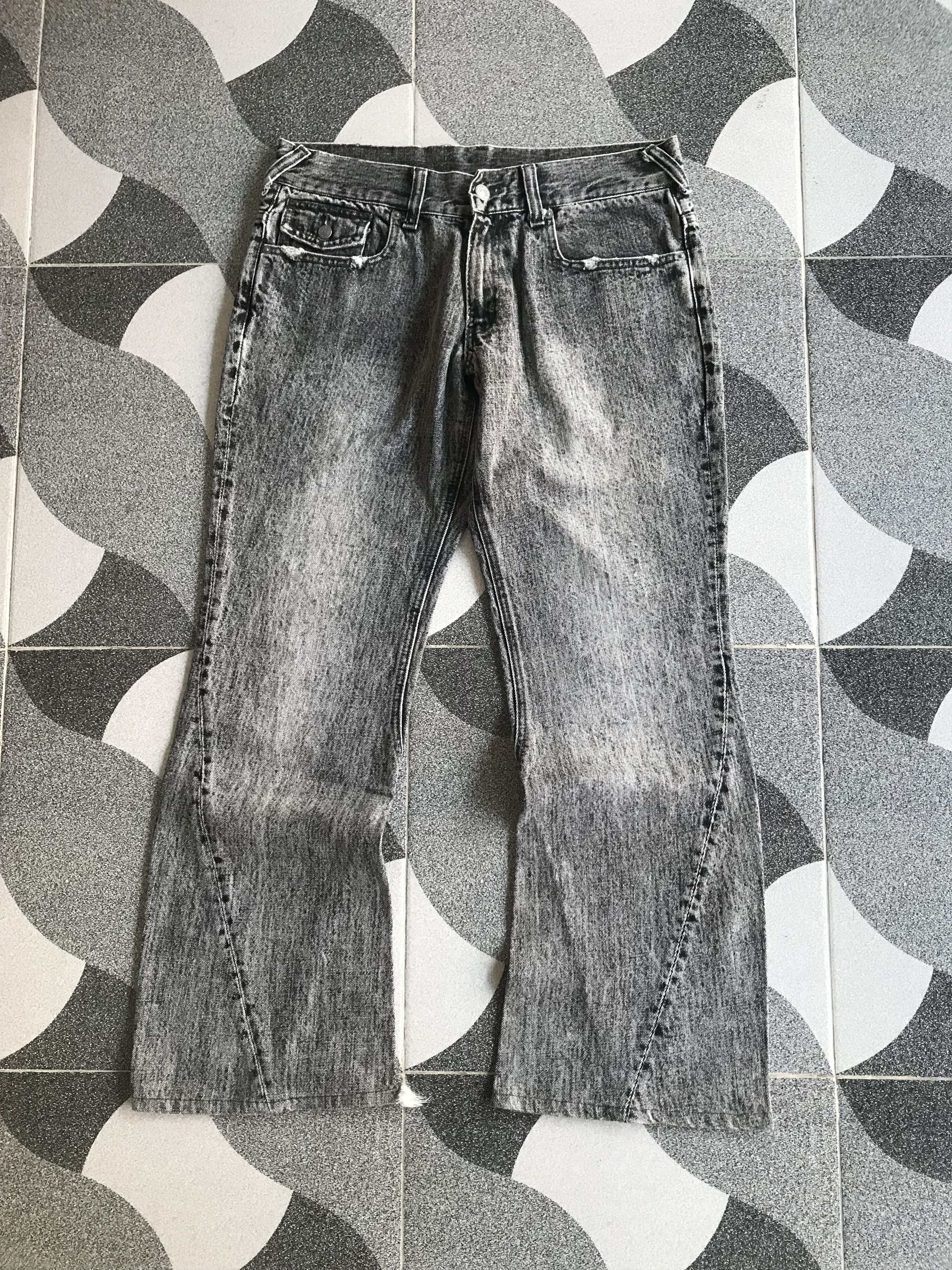20471120 × If Six Was Nine × Japanese Brand Y2K DAILY NEWS Flared Jeans Size US 32 / EU 48 - 1 Thumbnail