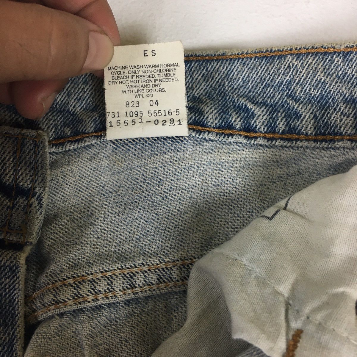 Levi's Vintage 90s Levi’s 551 Relaxed Fit Tapered Leg Long Size US 30 / EU 46 - 12 Thumbnail