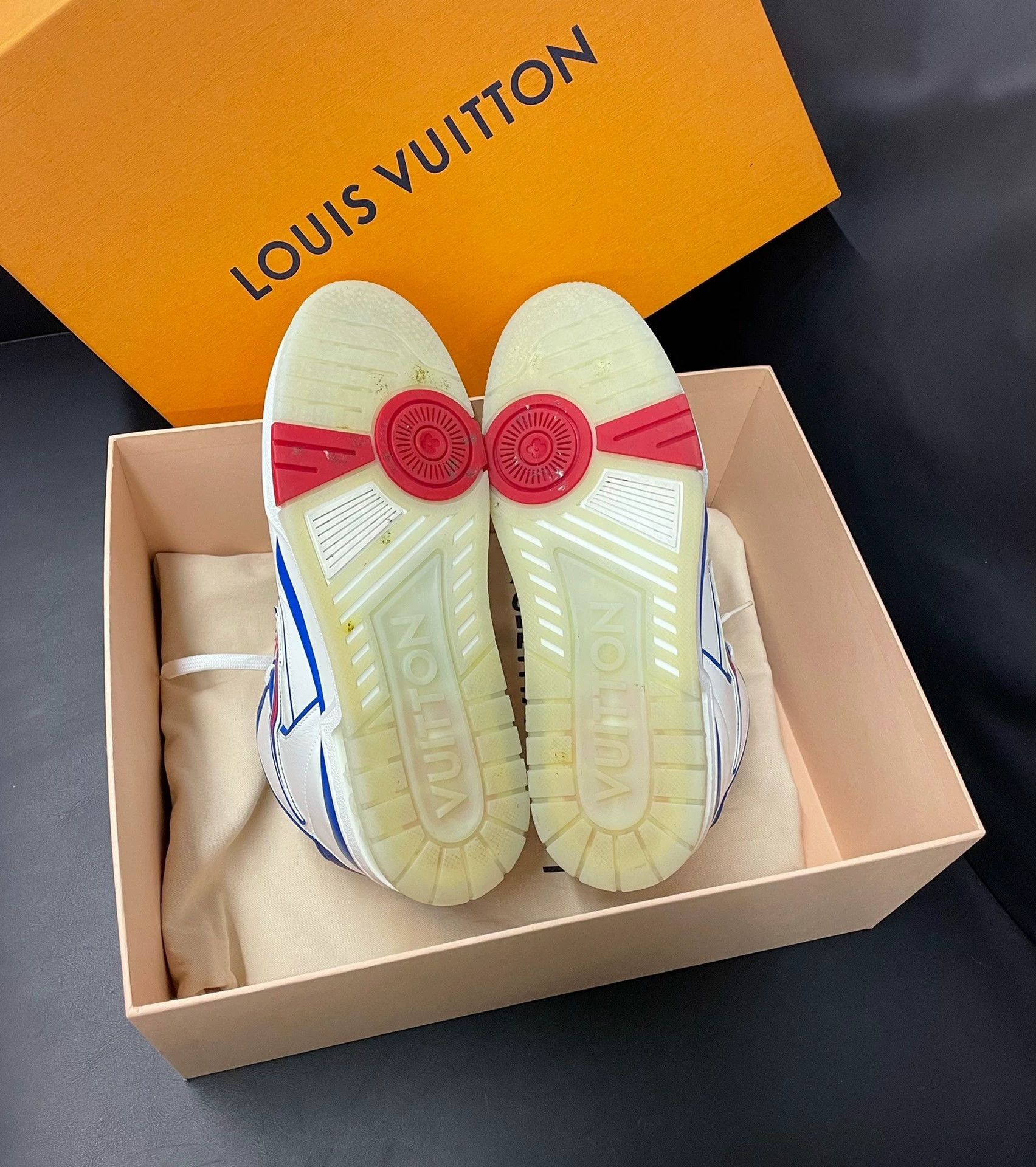 Louis Vuitton lv trainer tricolor white blue red sneakers Size US 9 / EU 42 - 6 Thumbnail