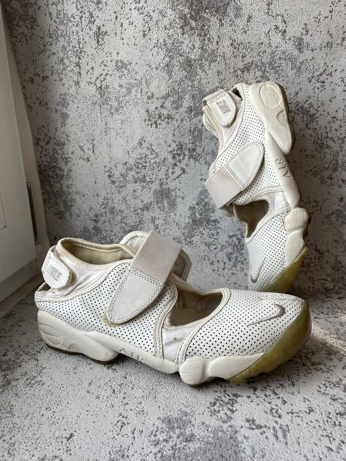 Nike air rift outlet leather