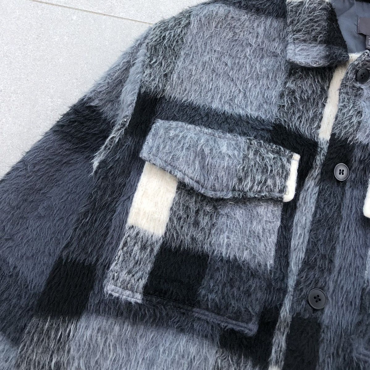 Japanese Brand Japanese Brand H&M Beige Shaggy Checked Overshirt Size US M / EU 48-50 / 2 - 4 Thumbnail
