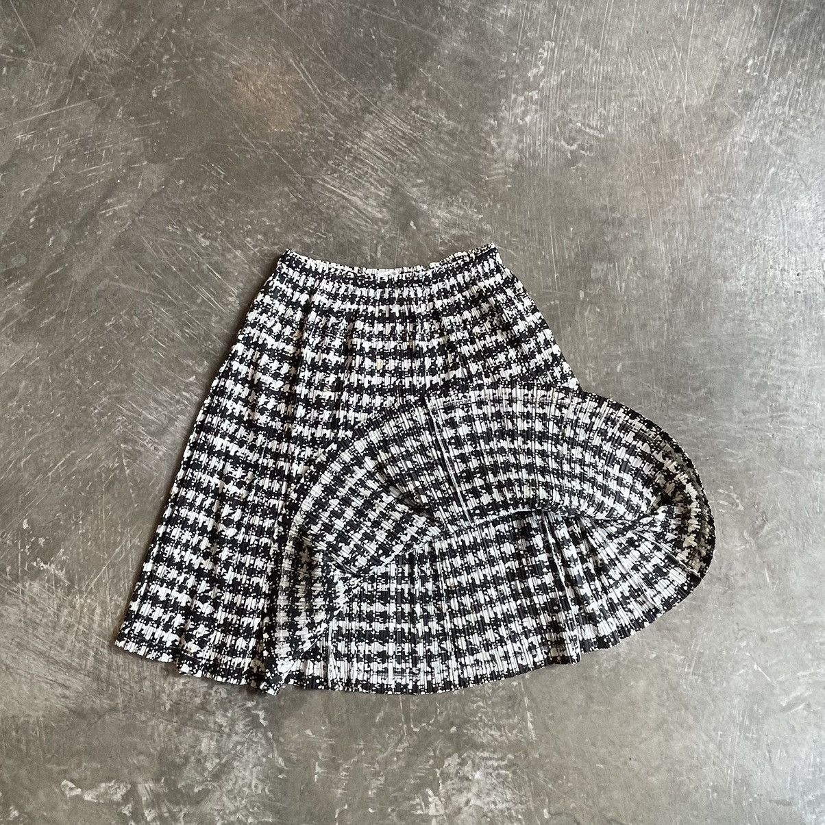 Homme Plisse Issey Miyake × Pleats Please Issey Miyake Pleats Please houthtooth pattern skirt Size 26" / US 2 / IT 38 - 3 Thumbnail