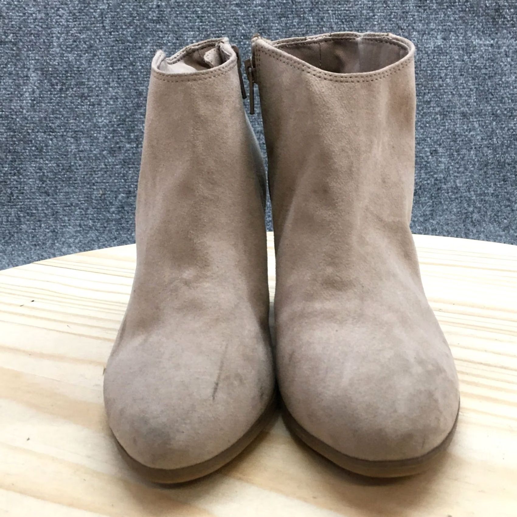 Old Navy Old Navy Boots Womens 6 Ankle Booties Beige Faux Suede Side Zip Casual Heeled Size US 6 / IT 36 - 4 Thumbnail