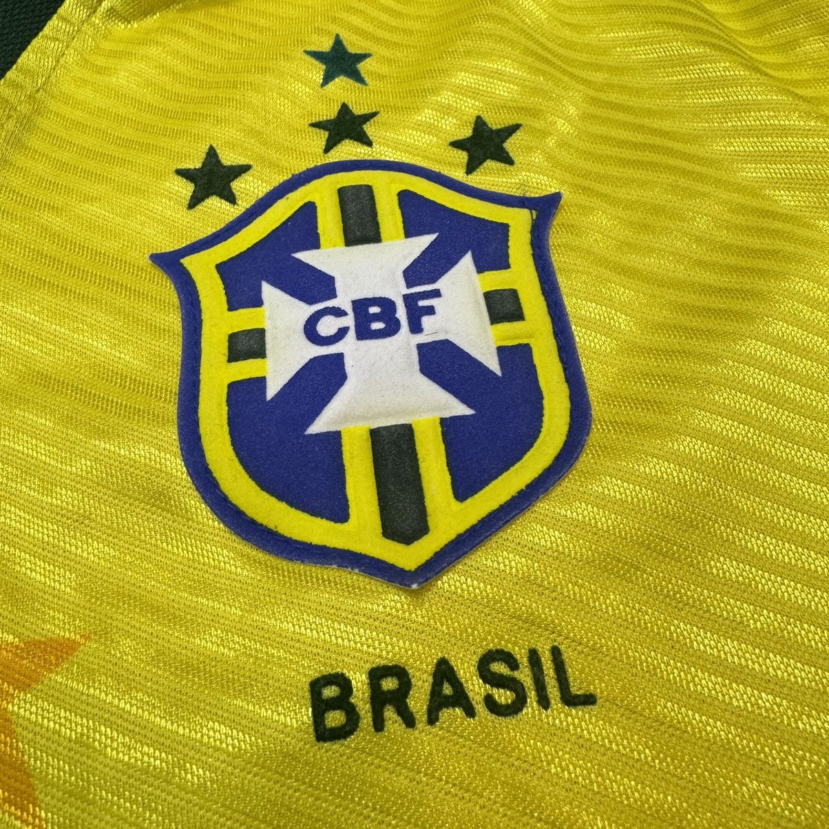 Umbro Brazil 94/95 home shirt Size US L / EU 52-54 / 3 - 6 Thumbnail