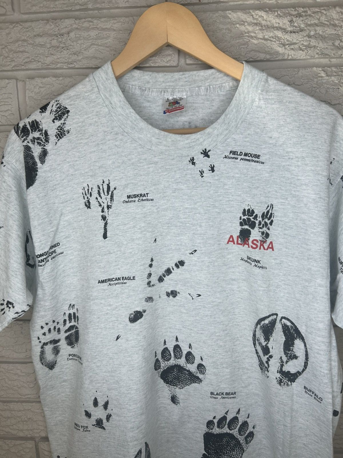 Vintage Vintage 90s Alaska Wildlife Animal Footprint AOP Art T Shirt Size US L / EU 52-54 / 3 - 2 Thumbnail