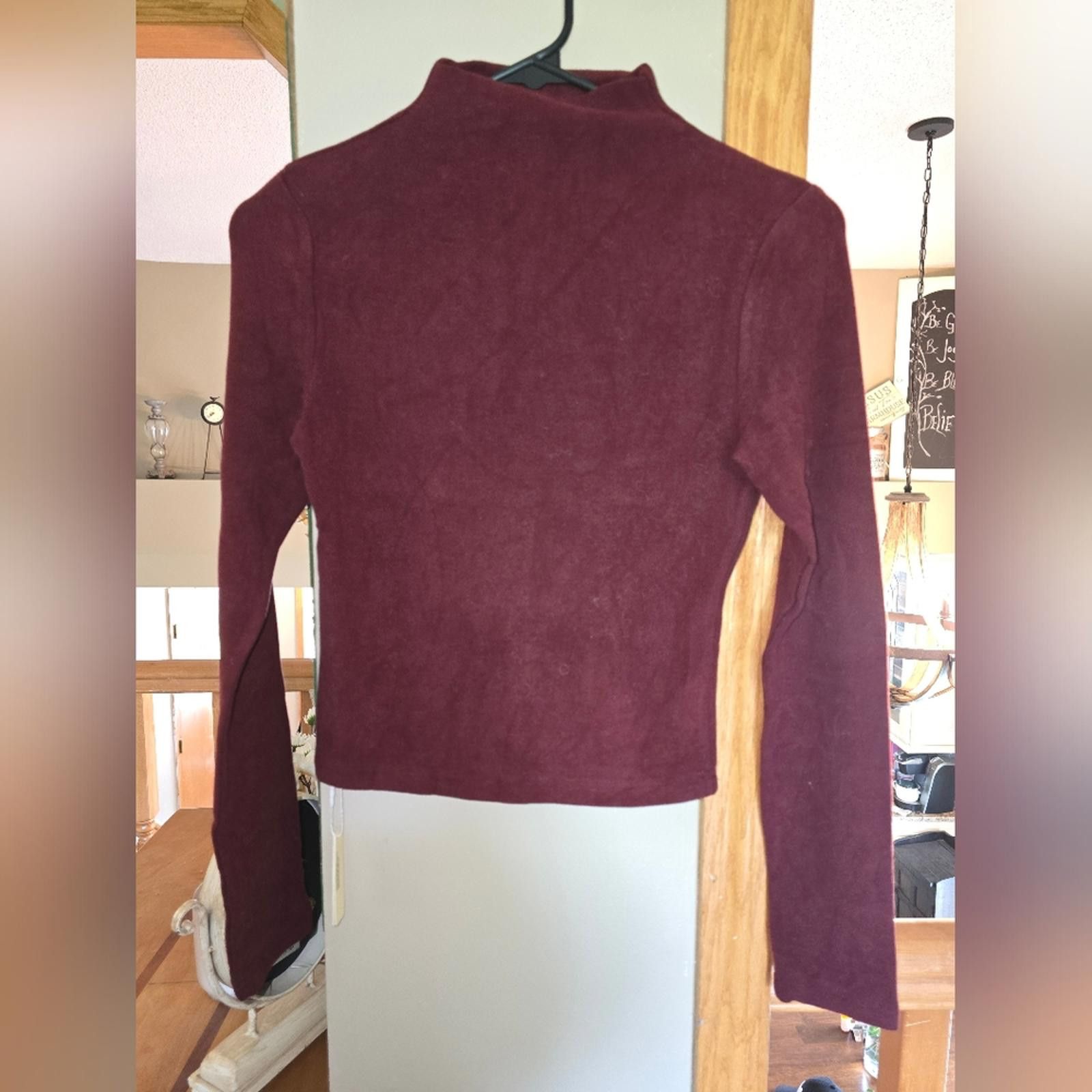 Designer OGL Mid Thermal Thermal Brushed Mock Neck Crop Top Size S / US 4 / IT 40 - 1 Thumbnail