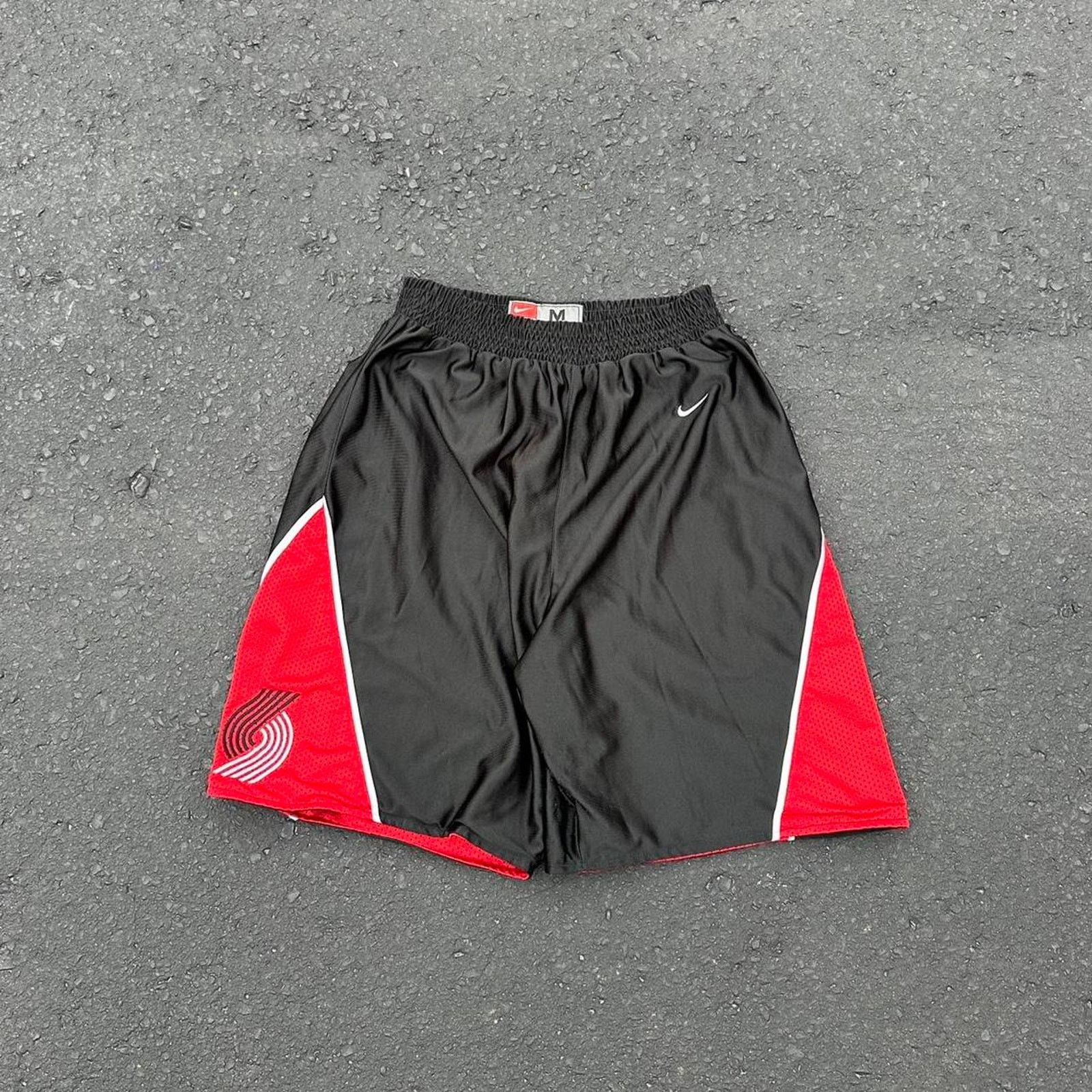 NBA × Nike × Vintage Vintage Nike Portland Trailblazers Shorts Size US 32 / EU 48 - 1 Thumbnail