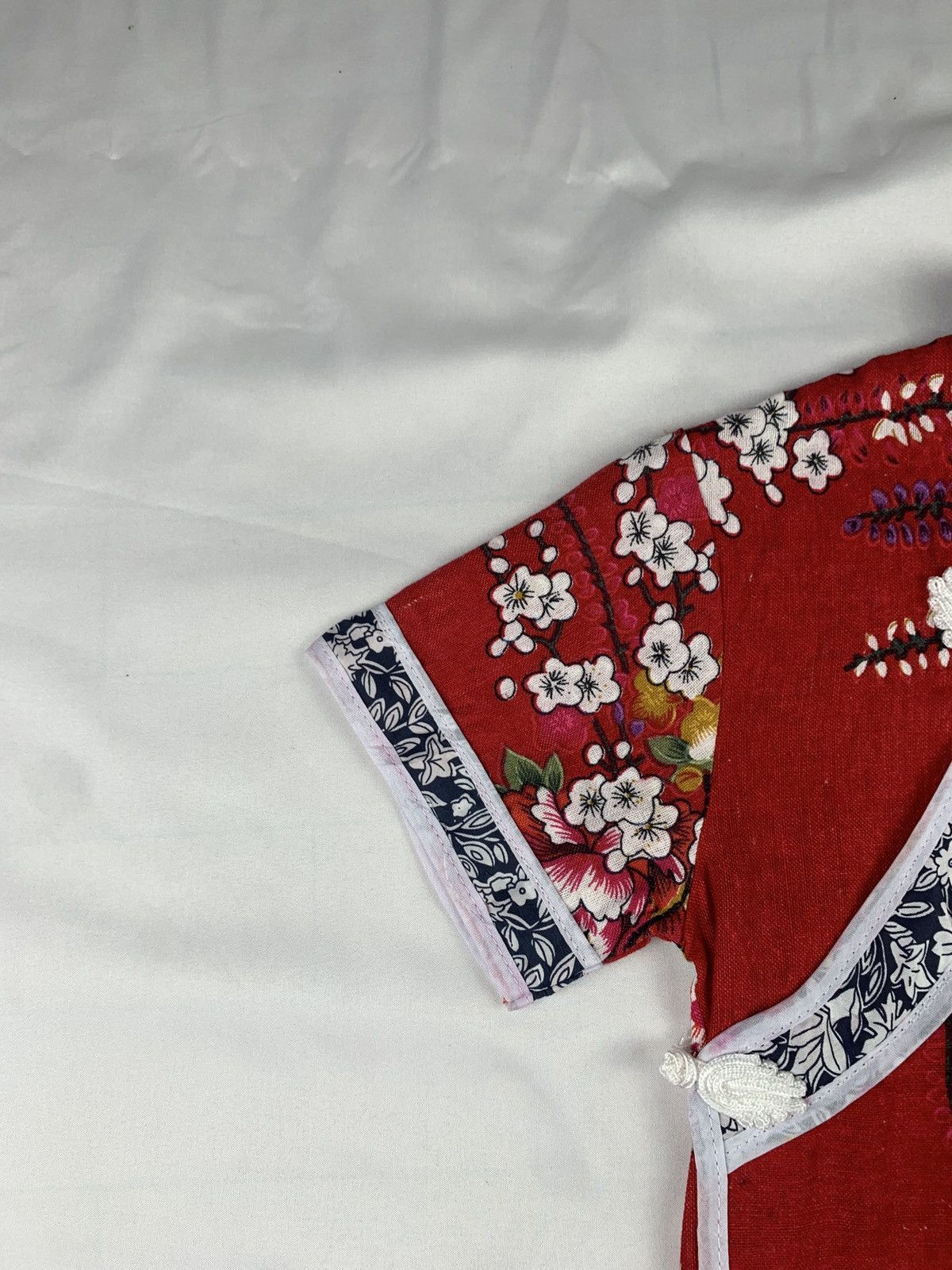 Japanese Brand Chinese Beautifully Flower Art Graphic Knotted Cheongsam Top Size XS / US 0-2 / IT 36-38 - 3 Thumbnail