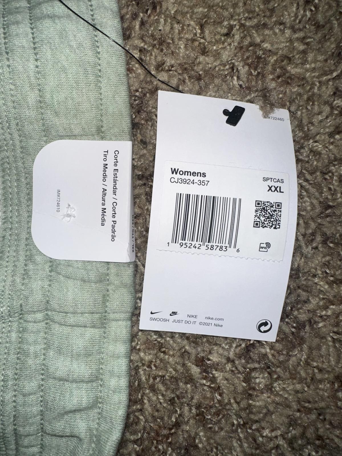 Nike Nike Women’s Sportswear Club Fleece Seafoam French Terry Short Size 42" / US 20 - 11 Thumbnail