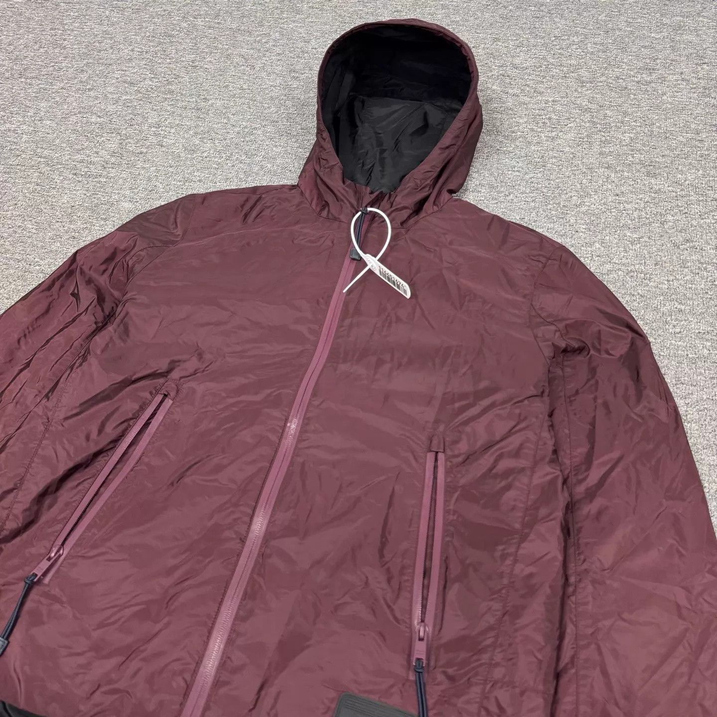Prada Prada Wine Red Hooded W/P Windproof Jacket 48 Size US M / EU 48-50 / 2 - 4 Thumbnail