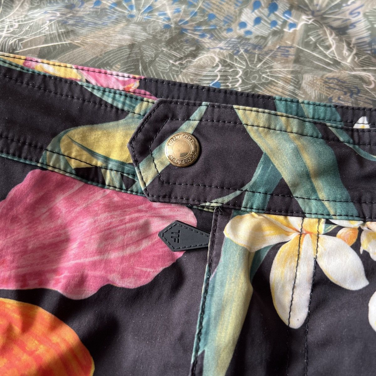 Tom Ford 🔥🔥 Tom Ford Orchid Print Shorts Size US 34 / EU 50 - 4 Thumbnail