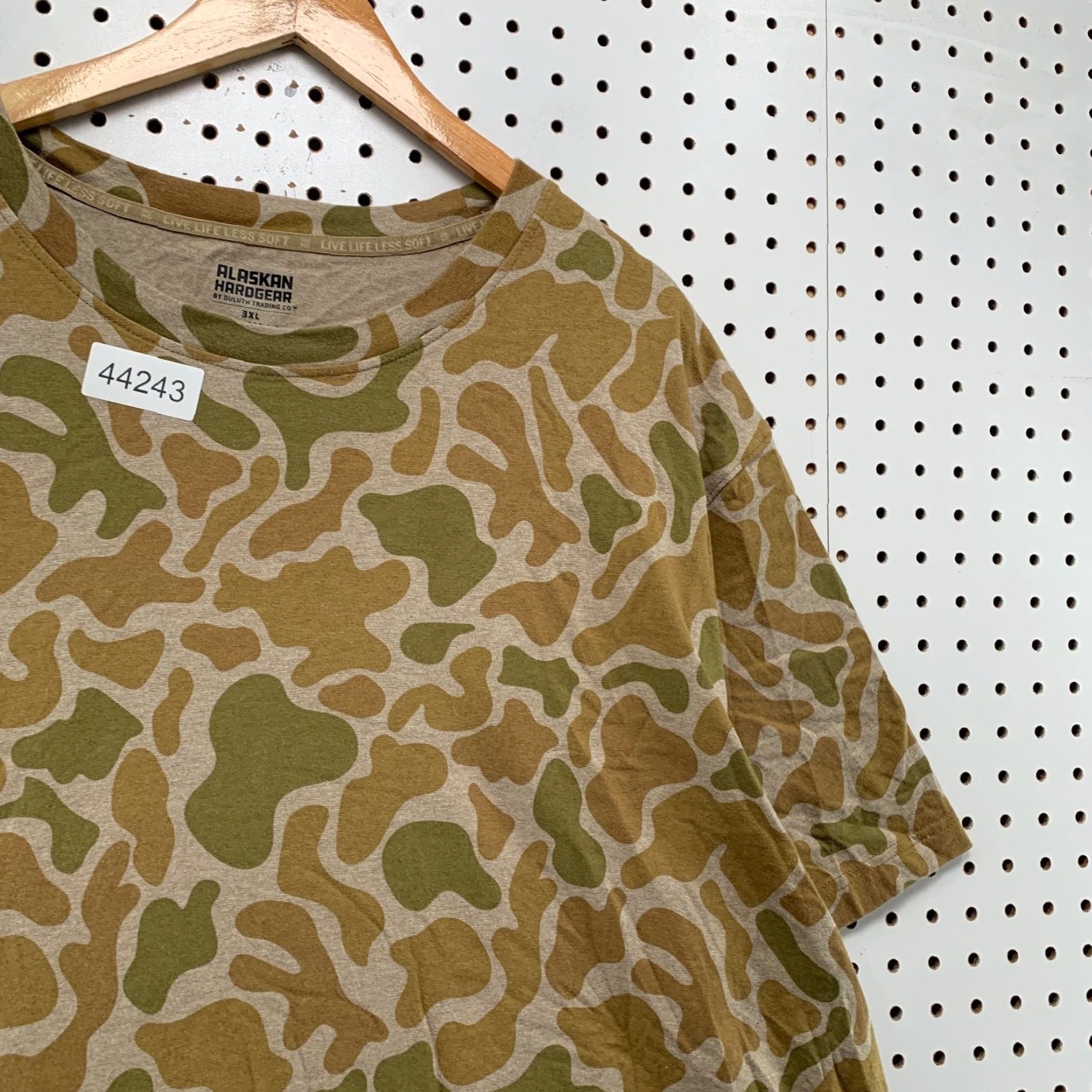 Vintage Alaskan Hardgear Duluth Camouflage T Shirt Mens 3XL Crew Neck Green Outdoor 90s Style Mens Size US XXL / EU 58 / 5 - 6 Thumbnail