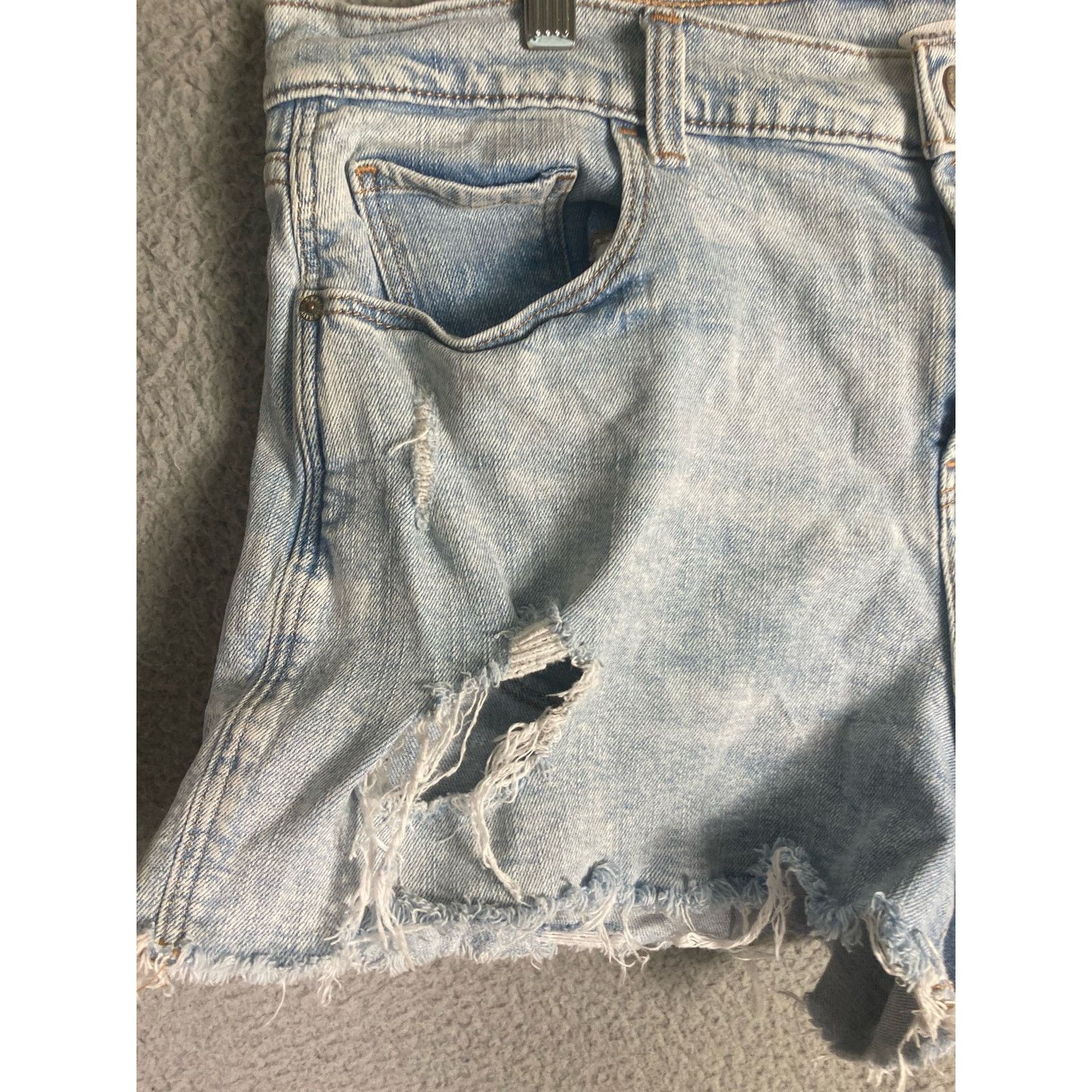 Old Navy Old Navy Women's Boyfriend Denim Shorts Size 14 Blue Hem Size 36" / US 14 / IT 50 - 8 Thumbnail